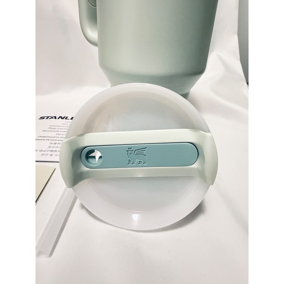 New Stanley 40 oz Stainless Steel H2.0 FlowState Quencher Tumbler - MIST (Green) - Picture 6 of 9